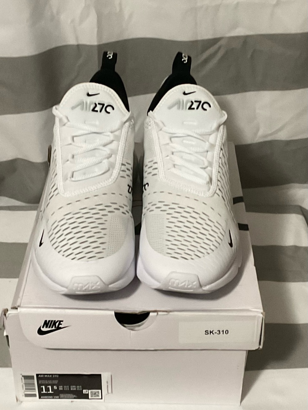 Nike Air Max270 “White-Black” Men’s 11.5/Women’s 13 Brand New w/Damaged Box #105 - Picture 3 of 7